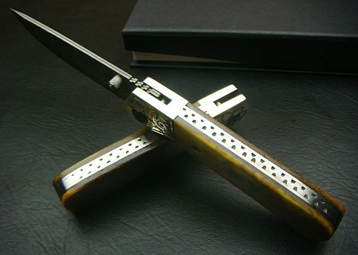 OEM Damascus Steel Treasure Knife Gift Knife with Ox Bone Handle UDTEK01212 